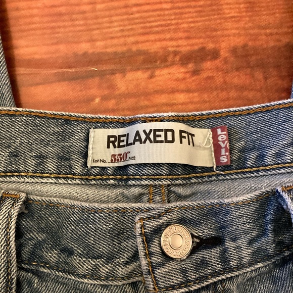 Levi’s 550 Relaxed Fit Light/Medium Wash Jeans - Picture 6 of 8